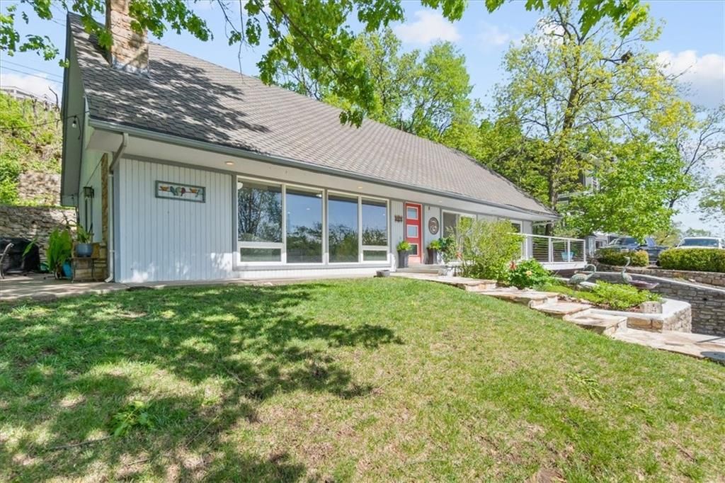 128 W Lakeshore Drive, Lake Quivira, KS 66217