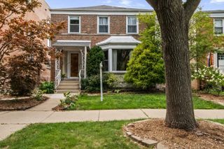 5706 N Mozart Street, Chicago, IL 60659