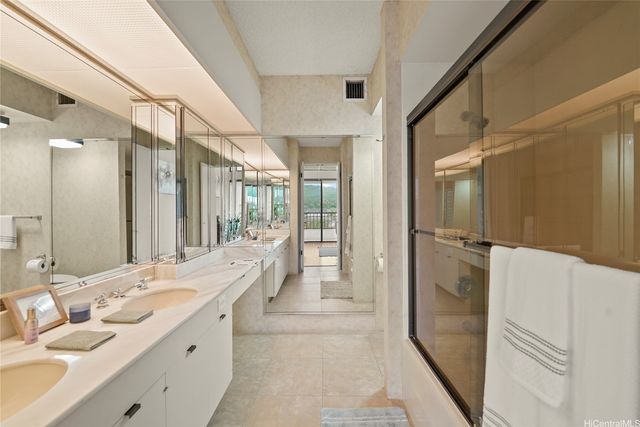 500 Lunalilo Home Road 26D, Honolulu, HI 96825