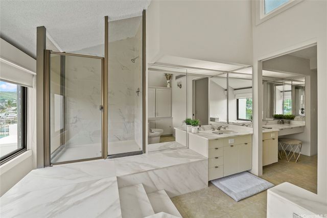 500 Lunalilo Home Road 26D, Honolulu, HI 96825