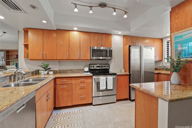 500 Lunalilo Home Road 26D, Honolulu, HI 96825