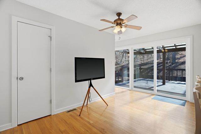 2403 LYNNWOOD DR, Columbia, MO 65203