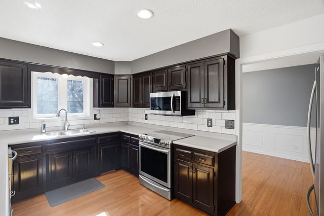 2403 LYNNWOOD DR, Columbia, MO 65203