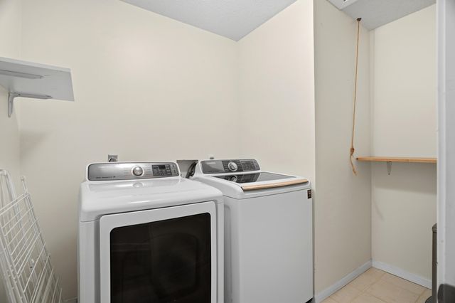 2403 LYNNWOOD DR, Columbia, MO 65203