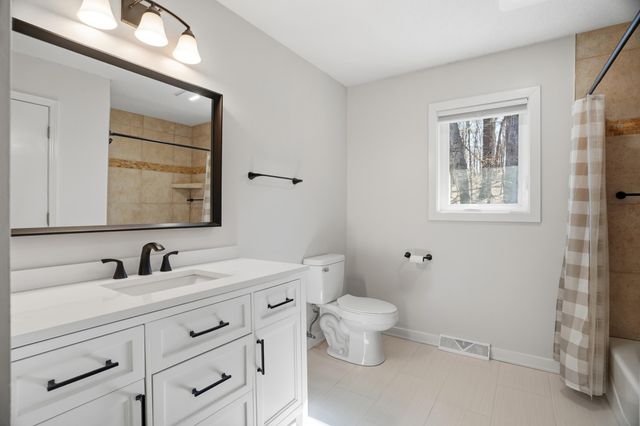 2403 LYNNWOOD DR, Columbia, MO 65203