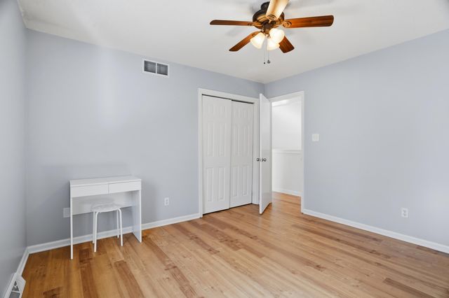 2403 LYNNWOOD DR, Columbia, MO 65203