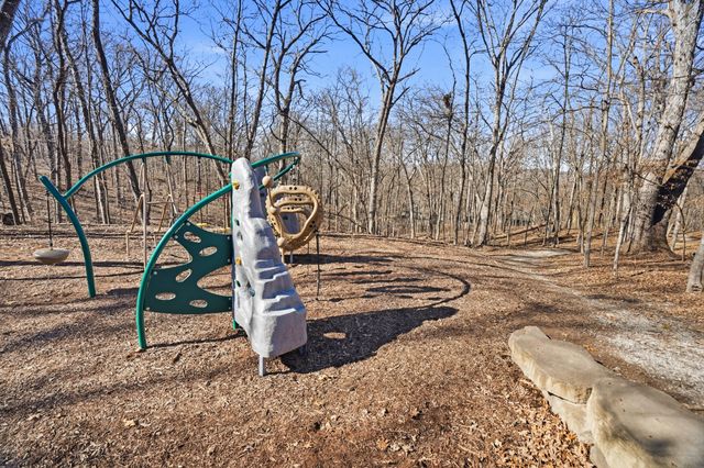 2403 LYNNWOOD DR, Columbia, MO 65203