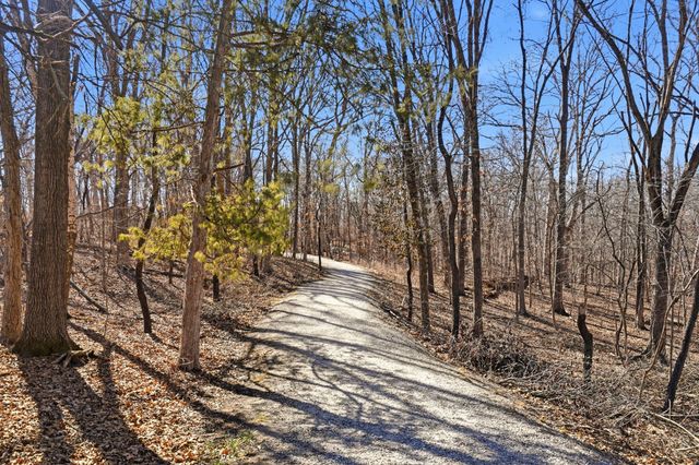 2403 LYNNWOOD DR, Columbia, MO 65203