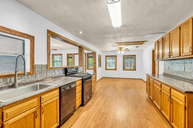 201 Magnolia Road, Cleveland, TX 77328