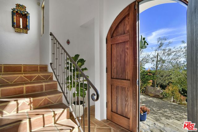 1720 Mission Ridge Road, Santa Barbara, CA 93103