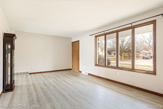 2255 Compton Street, Saginaw, MI 48602