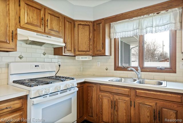 2255 Compton Street, Saginaw, MI 48602