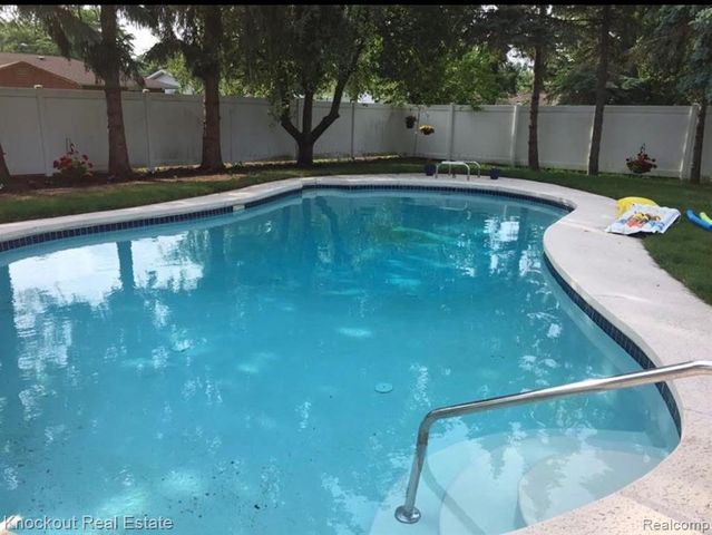 2255 Compton Street, Saginaw, MI 48602