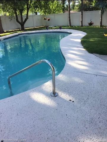 2255 Compton Street, Saginaw, MI 48602