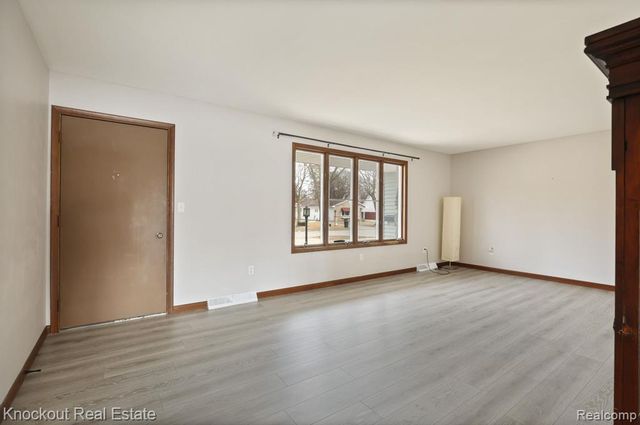 2255 Compton Street, Saginaw, MI 48602