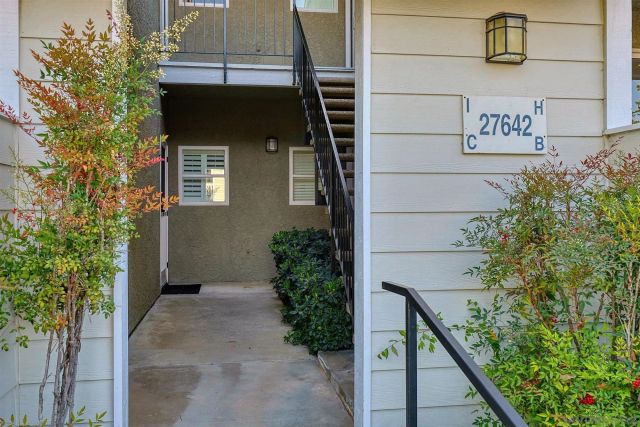 27642 Susan Beth B, Santa Clarita, CA 91350