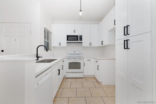 27642 Susan Beth B, Santa Clarita, CA 91350