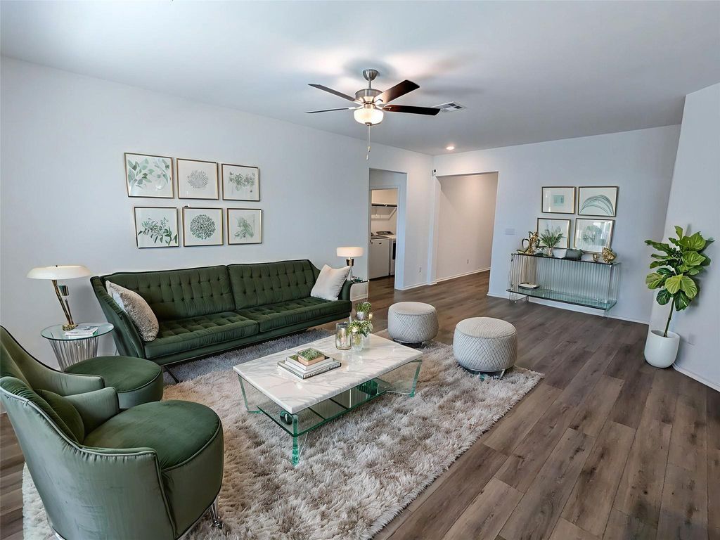 400 Sebring CIR, Hutto, TX 78634