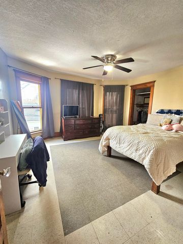 107 NW 3rd Ave, Independence, IA 50644