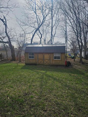 107 NW 3rd Ave, Independence, IA 50644