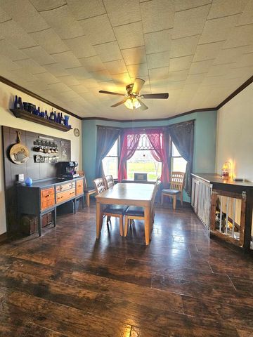107 NW 3rd Ave, Independence, IA 50644