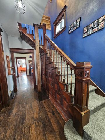 107 NW 3rd Ave, Independence, IA 50644