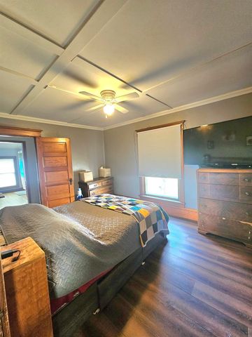 107 NW 3rd Ave, Independence, IA 50644
