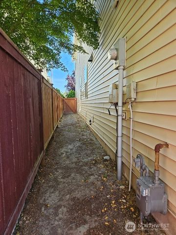 201 Glennwood Place SE, Renton, WA 98056