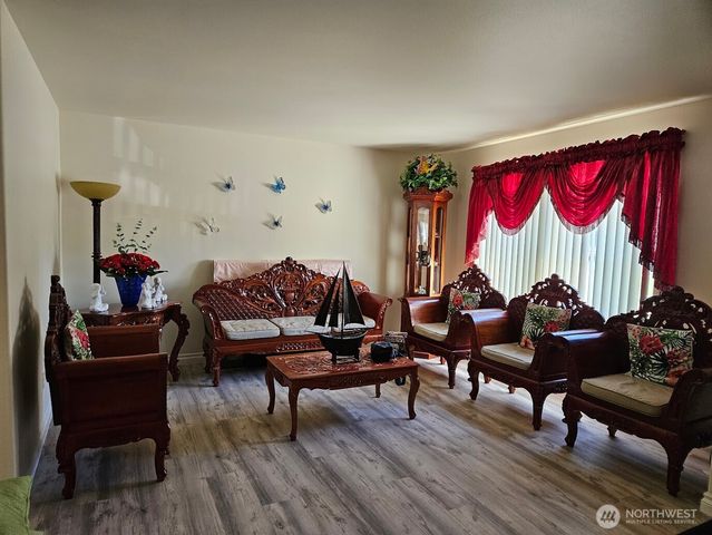 201 Glennwood Place SE, Renton, WA 98056