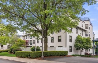 227 Summit Ave E304, Brookline, MA 02446