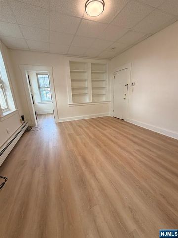 536 Lake Avenue, Lyndhurst, NJ 07071