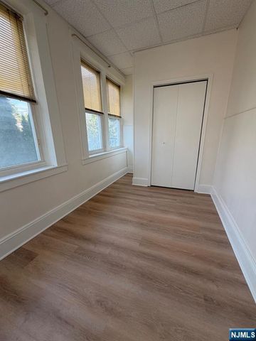 536 Lake Avenue, Lyndhurst, NJ 07071