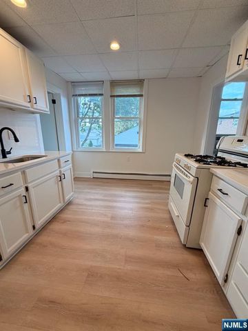 536 Lake Avenue, Lyndhurst, NJ 07071