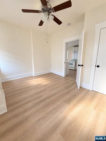 536 Lake Avenue, Lyndhurst, NJ 07071