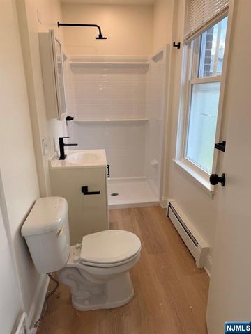 536 Lake Avenue, Lyndhurst, NJ 07071