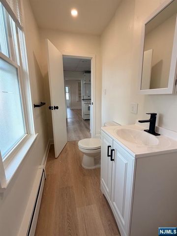 536 Lake Avenue, Lyndhurst, NJ 07071