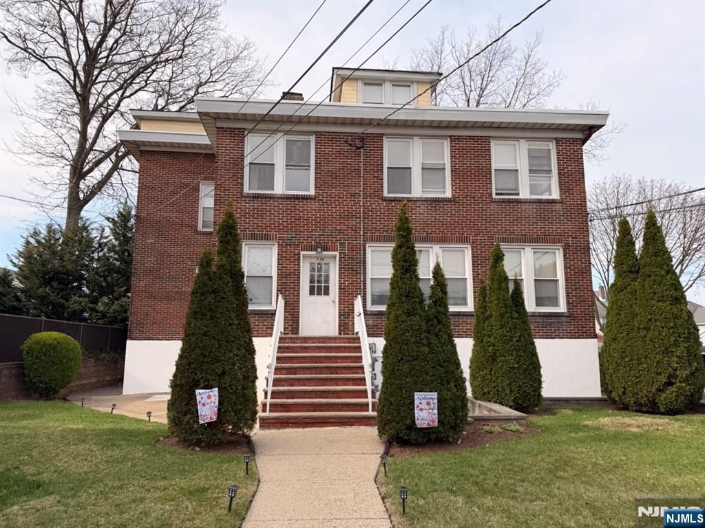 536 Lake Avenue, Lyndhurst, NJ 07071
