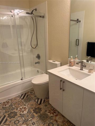 7469 NW 112th Pl, Doral, FL 33178