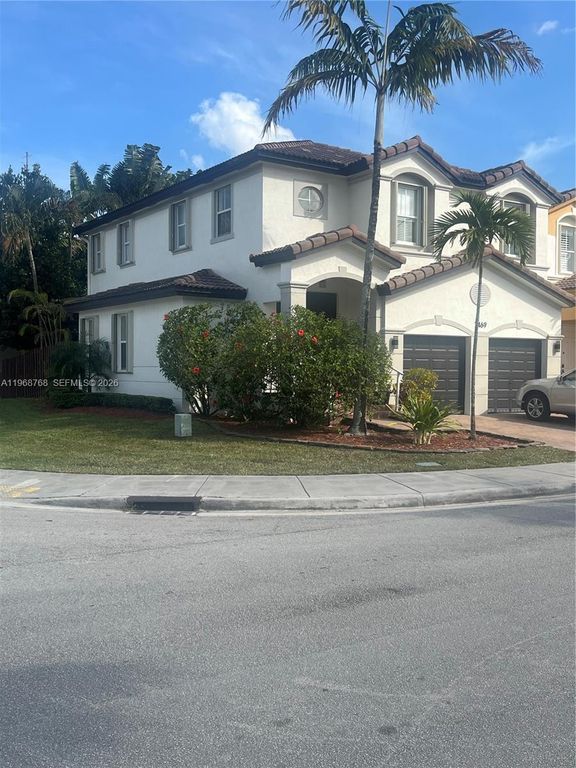 Image 2 of property listing at 7469 NW 112th Pl, Doral, FL 33178