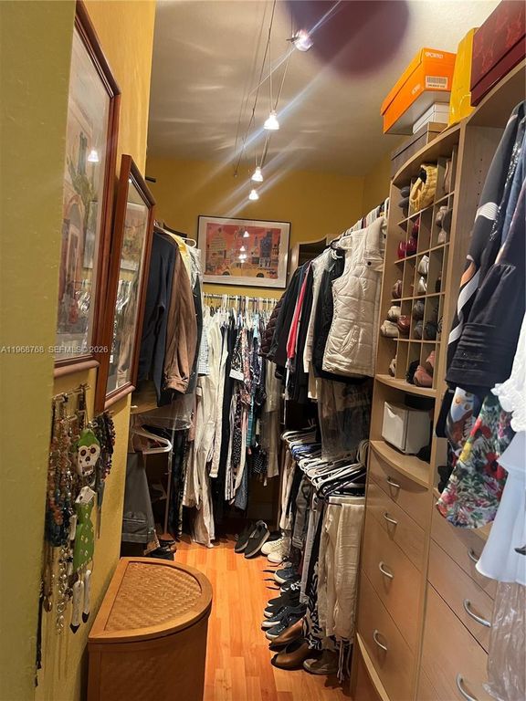 Image 21 of property listing at 7469 NW 112th Pl, Doral, FL 33178