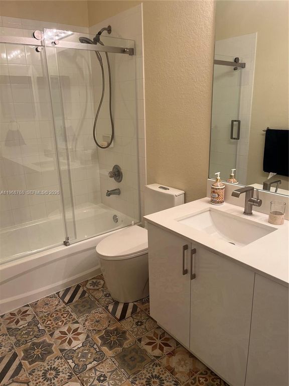 Image 26 of property listing at 7469 NW 112th Pl, Doral, FL 33178