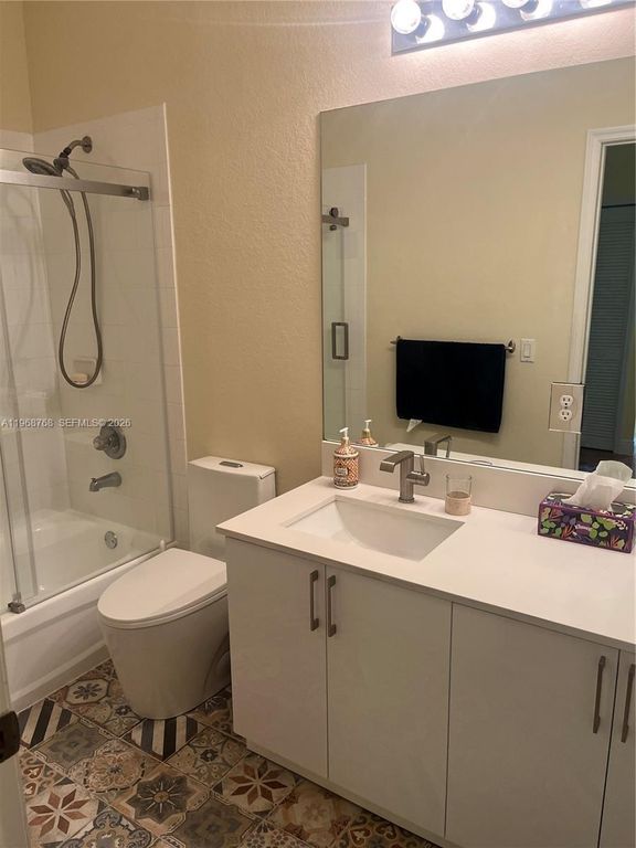Image 27 of property listing at 7469 NW 112th Pl, Doral, FL 33178