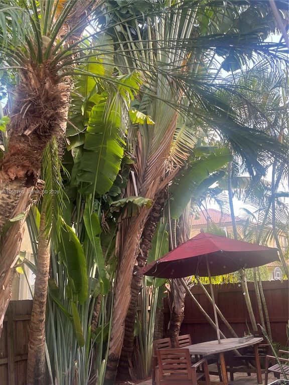 Image 28 of property listing at 7469 NW 112th Pl, Doral, FL 33178