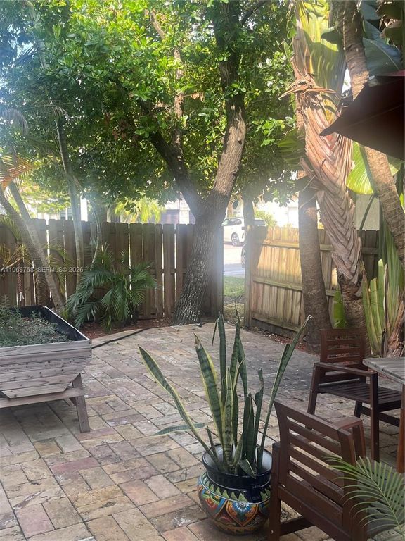 Image 29 of property listing at 7469 NW 112th Pl, Doral, FL 33178