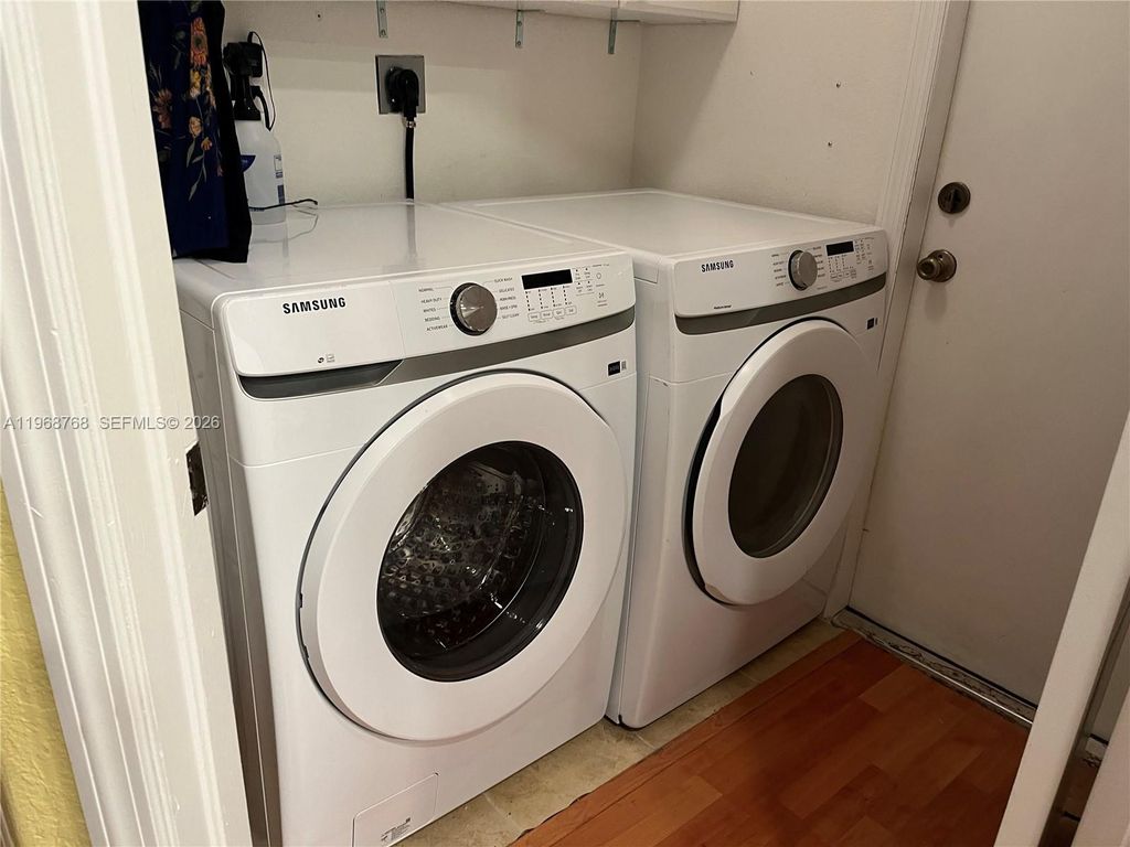 Image 32 of property listing at 7469 NW 112th Pl, Doral, FL 33178