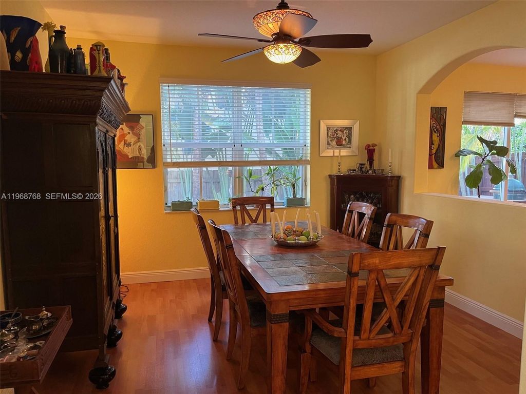 Image 6 of property listing at 7469 NW 112th Pl, Doral, FL 33178