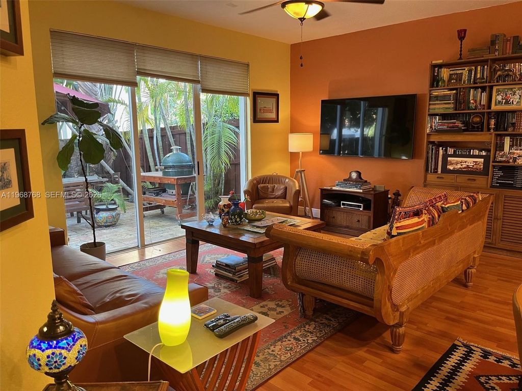 Image 7 of property listing at 7469 NW 112th Pl, Doral, FL 33178