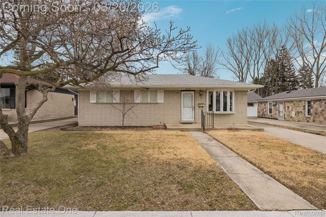 22327 Gordon Road, St. Clair Shores, MI 48081