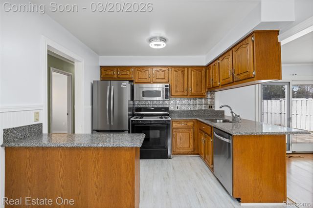 22327 Gordon Road, St. Clair Shores, MI 48081