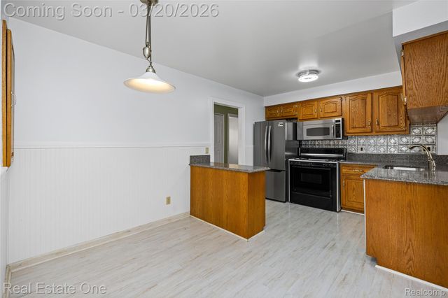 22327 Gordon Road, St. Clair Shores, MI 48081